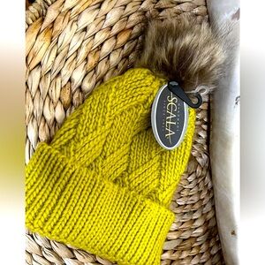 Scala Gold Cable Knit Winter Toboggan Beanie Hat With Faux Fur Pom Pom NEW